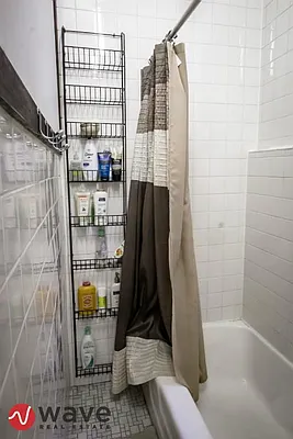 Rented by Wave Real Estate Group | media 32