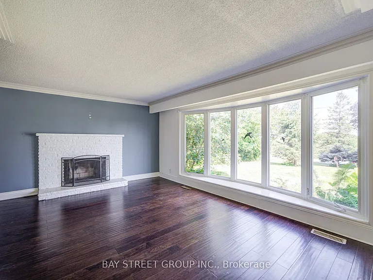 1421 Old Green Ln — Photo 9