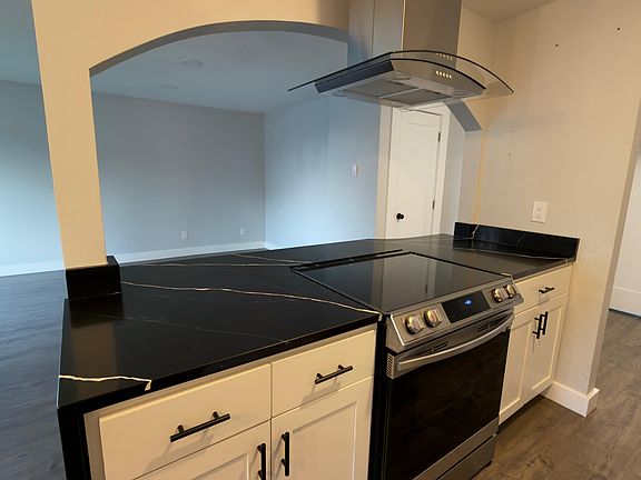 5th image of 510 Depot St #510