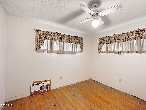 5th image of 306 N Southland Dr