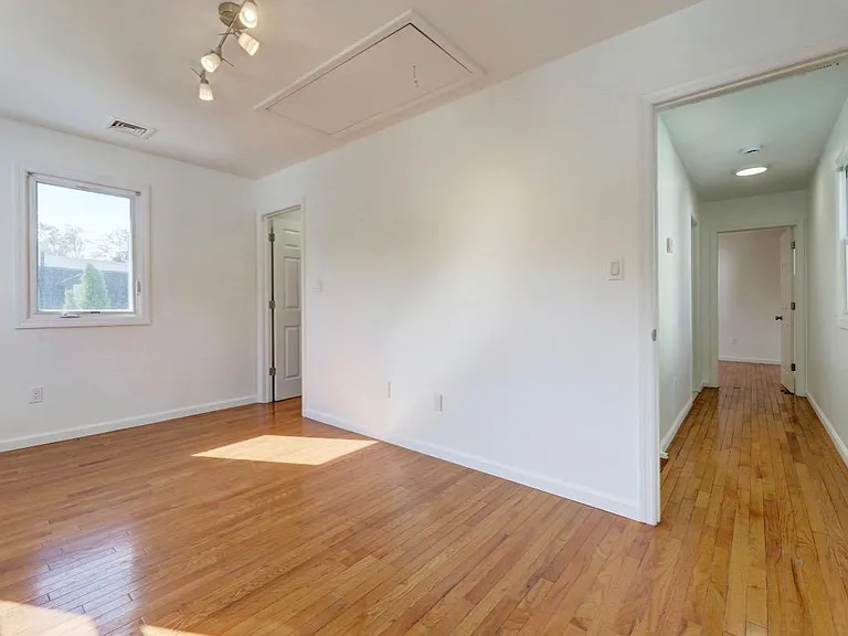1466 River Rd — Photo 11