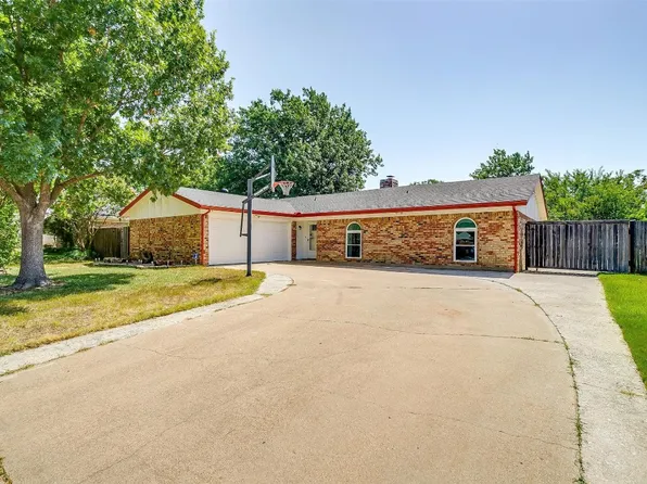 7520 Red Oak St, North Richland Hills, TX 76182