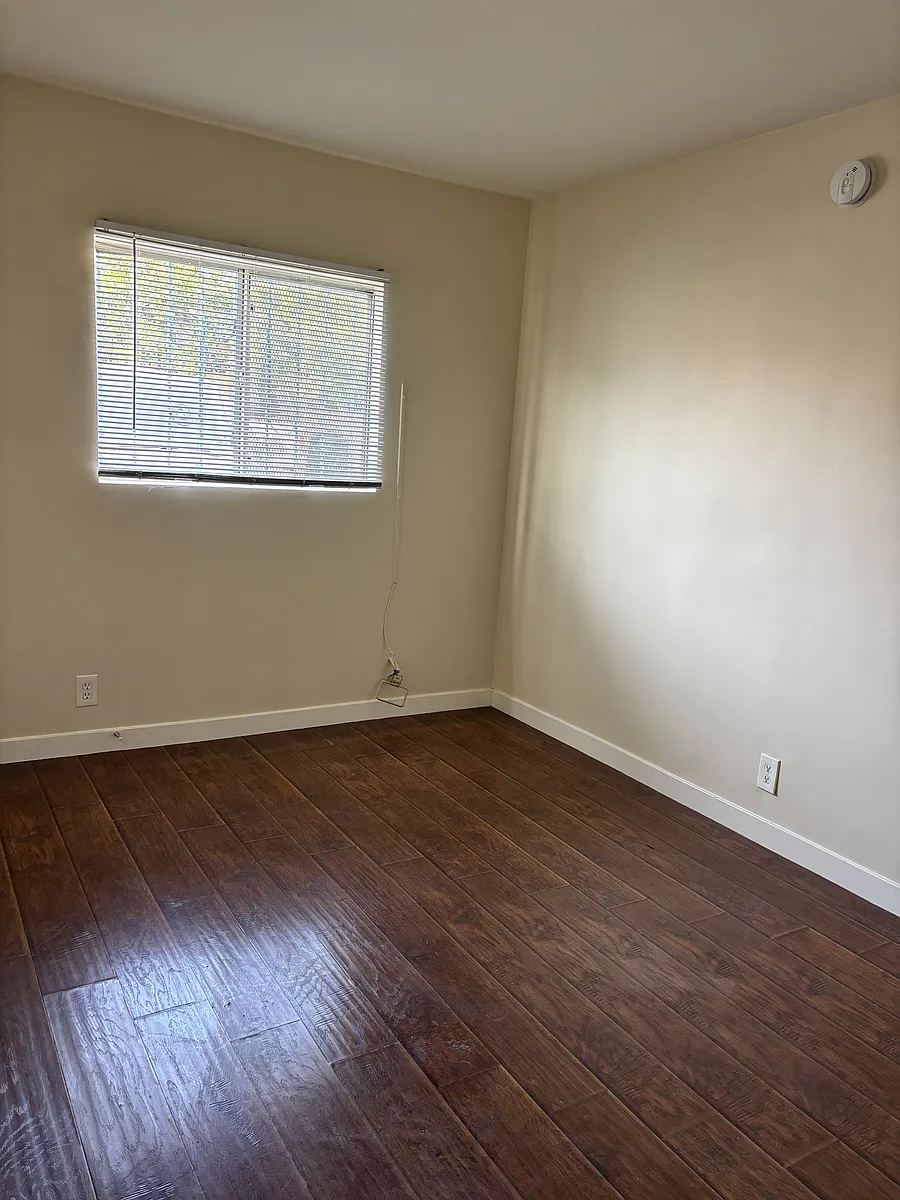 Building Photo - 9427 S Broadway #5