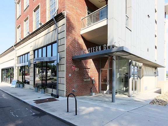 2nd image of 555 W Jackson Ave Unit 501