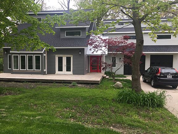 3rd image of 113 S Thompson St