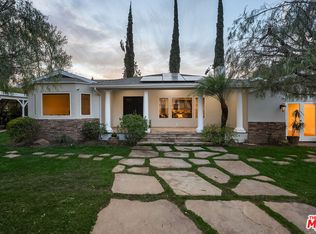 22832 Collins St, Woodland Hills, CA 91367