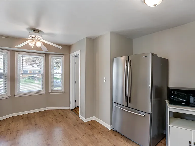 120 N Rembrandt Ave — Photo 4