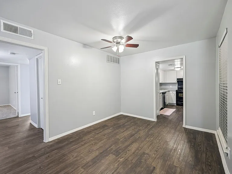Premier Gardens Apartments — Photo 22