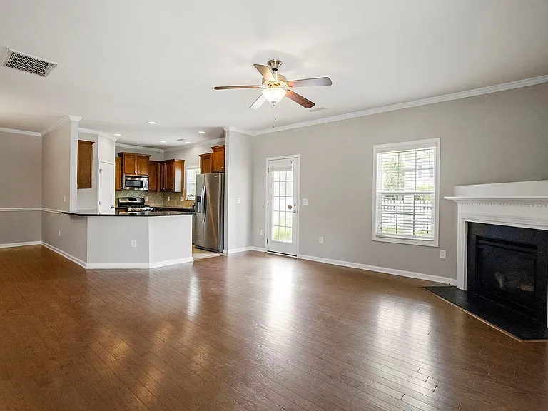 223 Station Dr — Photo 6