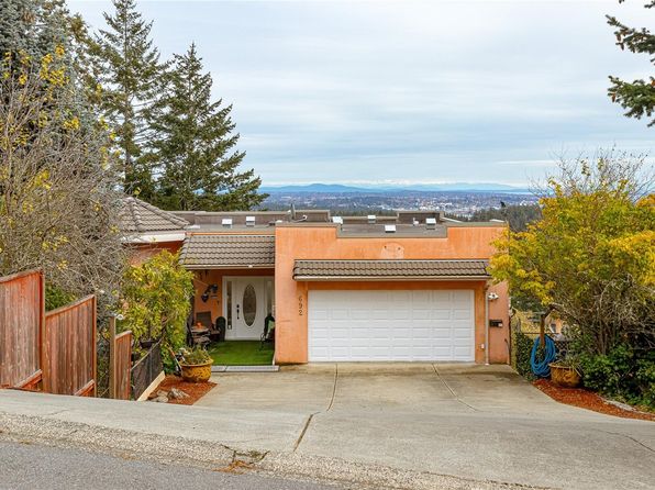 692 Townview Ter, Colwood, BC V9C 3L9