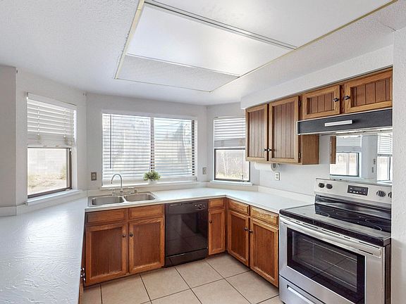 2nd image of 7101 Vivian Dr NE