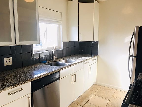 2nd image of 6108 Romaine St APT 8