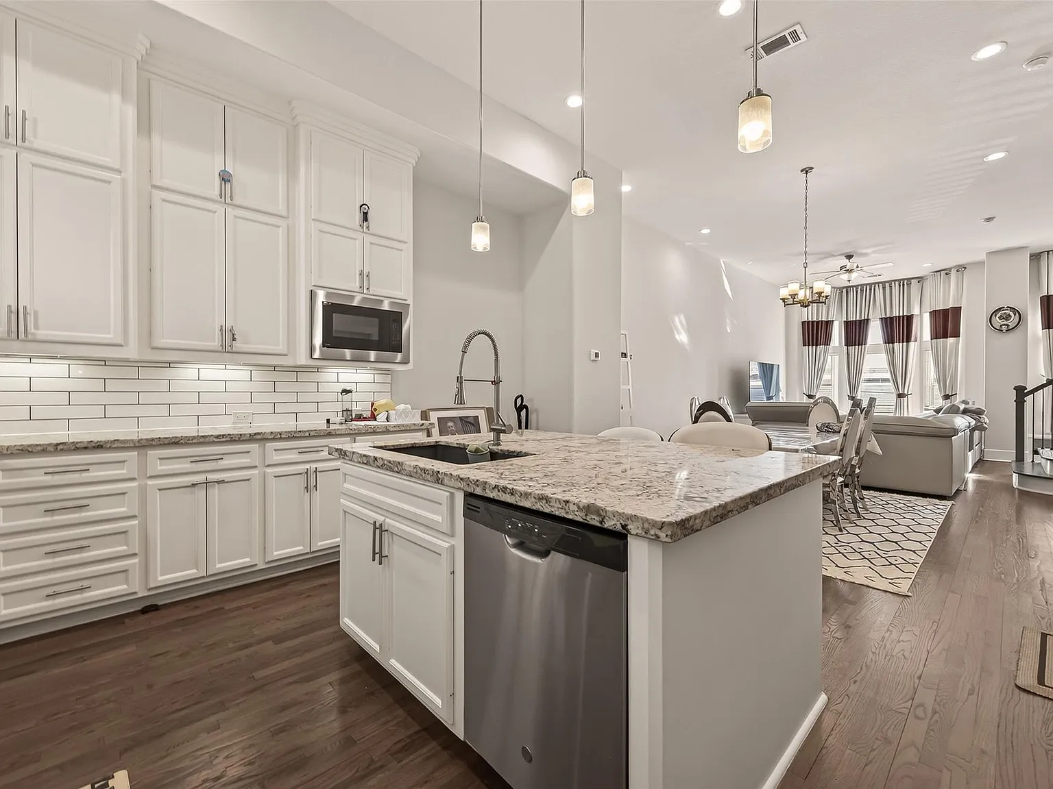 3 bed, 3.5 bath, 2267 sqft, $2,800 — Photo 1