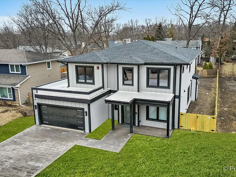 148 Oak St — Photo 32