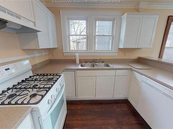 3rd image of 34 Hillcrest Dr
