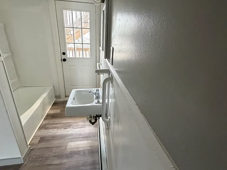 39 Knox St #7 — Photo 4