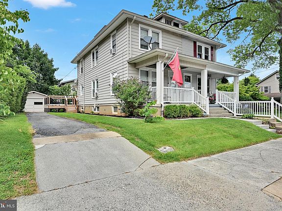 2nd image of 1553 Elm St