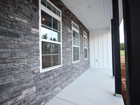 4th image of 282 Grace Dr