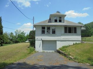 34 Country Club Ln, Sugarloaf, PA 18249