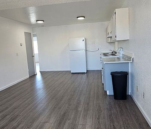 2nd image of 260 Linden St APT 8