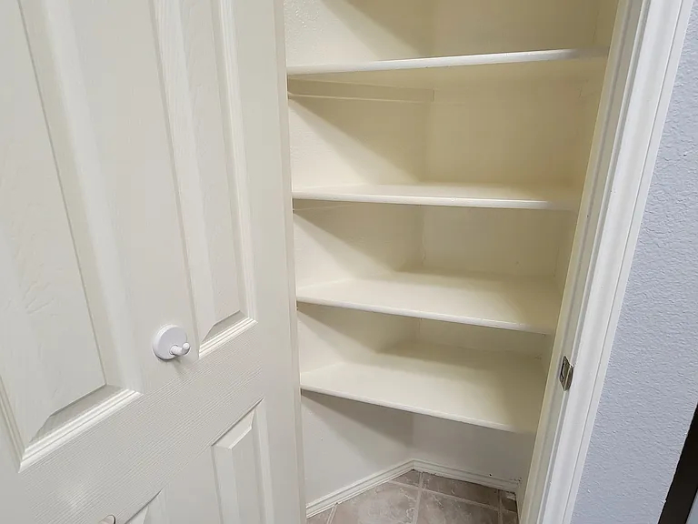 401 Colony Dr — Photo 9