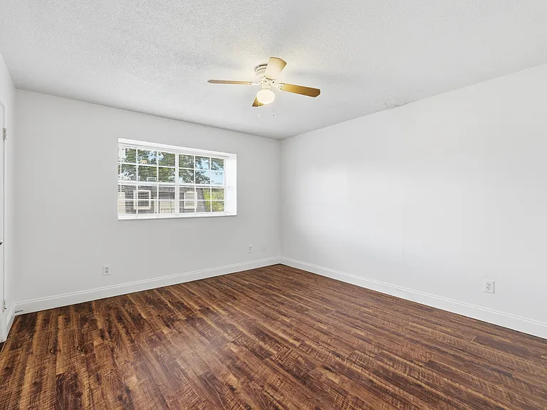 2290 Long Ave — Photo 10