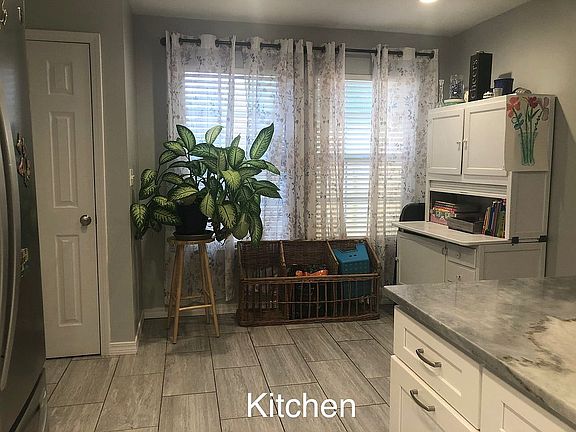 3rd image of 4528 Parkside Ln