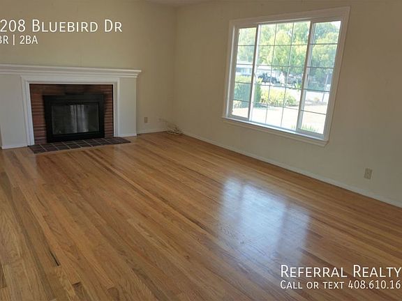 4th image of 3208 Bluebird Dr