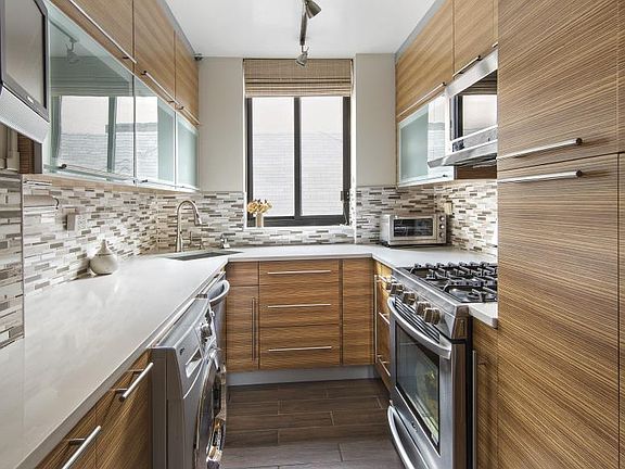 4th image of 343 E 74th St APT 6G