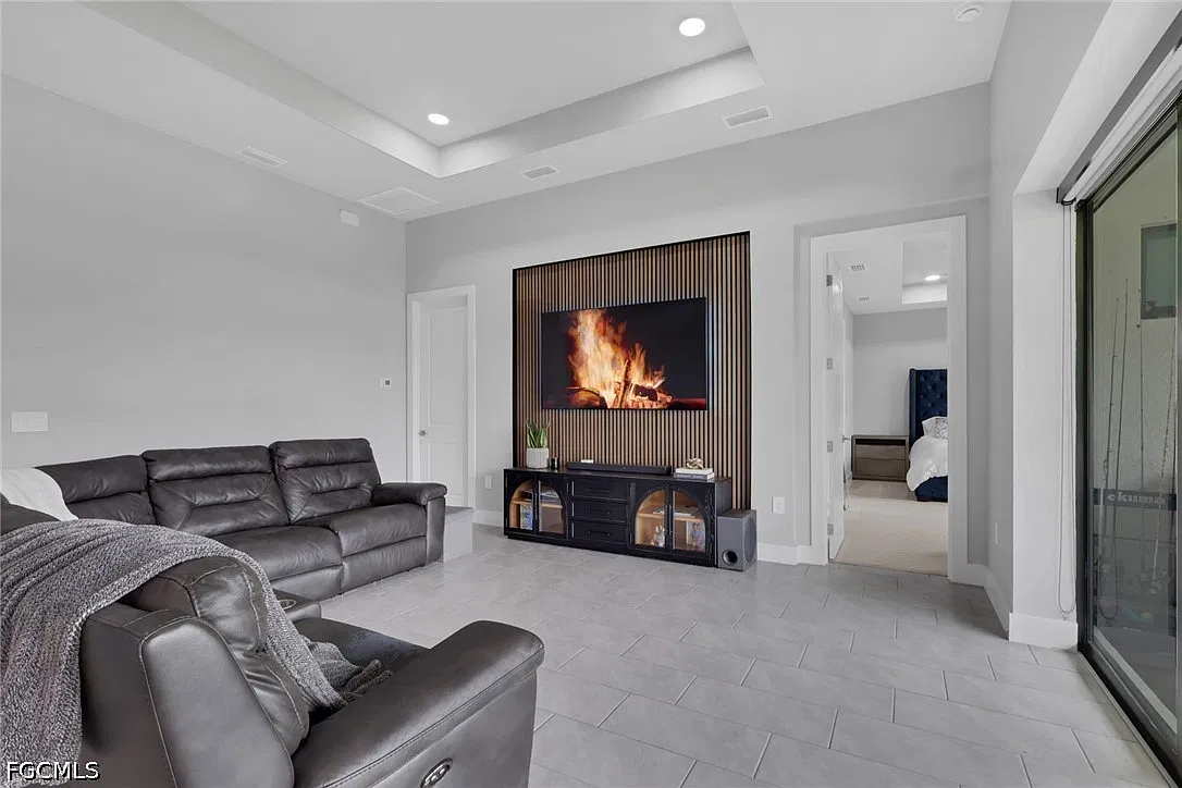 4 bed, 2.0 bath, 1800 sqft, $2,750 — Photo 2