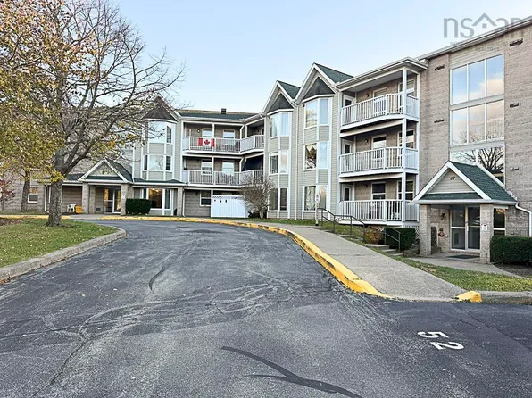 87 Kearney Lake Rd #410, Halifax, NS B3M 4H1