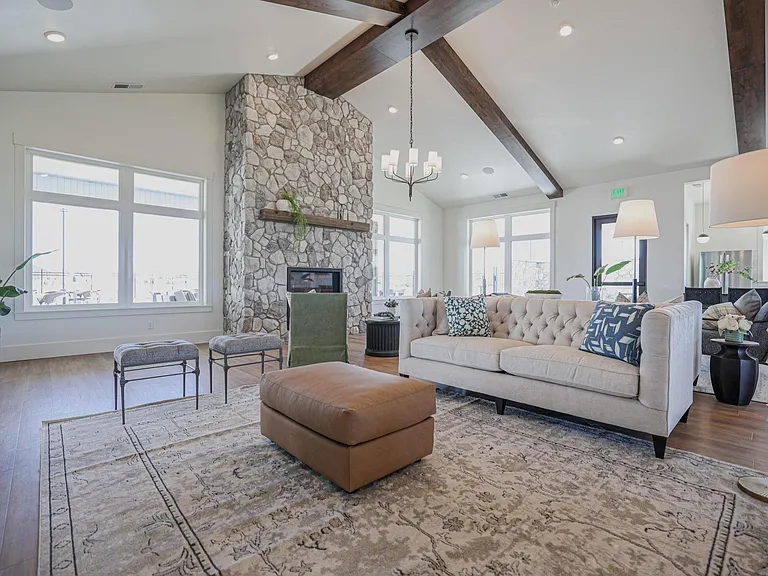 921 S 2400 W — Photo 17