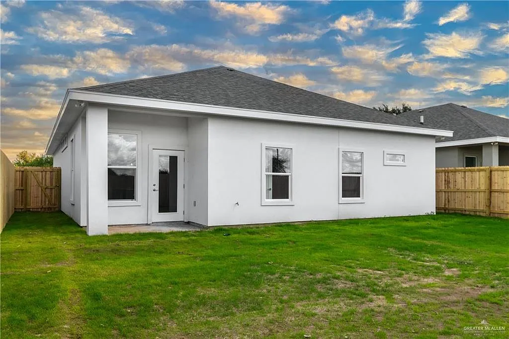 3 bed, 2.0 bath, 1594 sqft, $1,799 — Photo 4