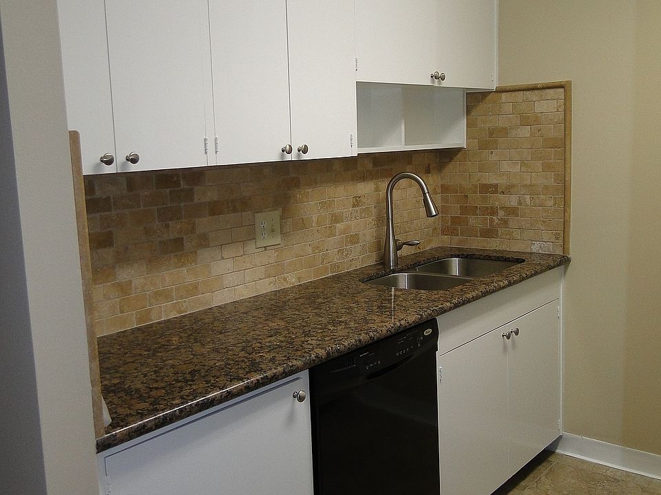 Kitchen 2 w/New Countertops