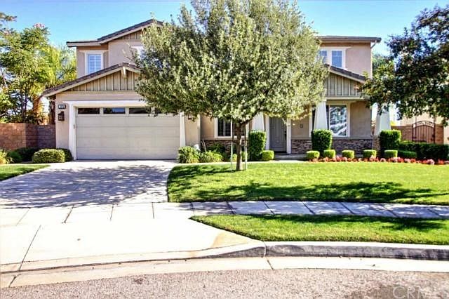 Beautiful executive home located in the Colonies development of Upland. Be sure to check out the ent