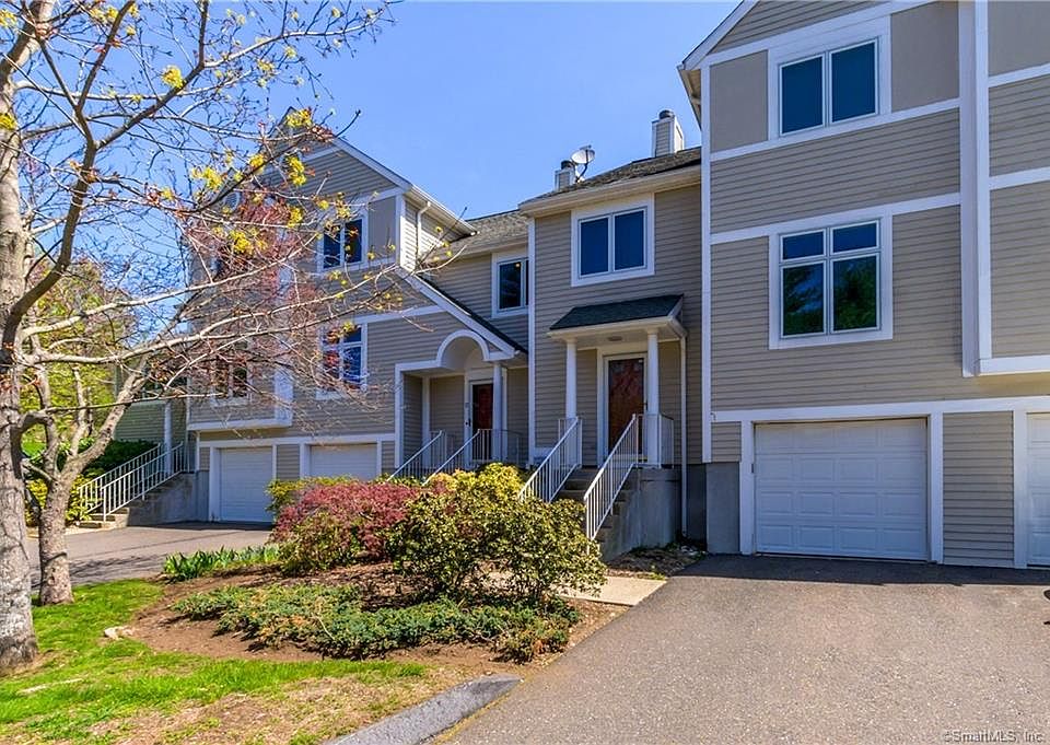 1st image of 12 Essex Ct