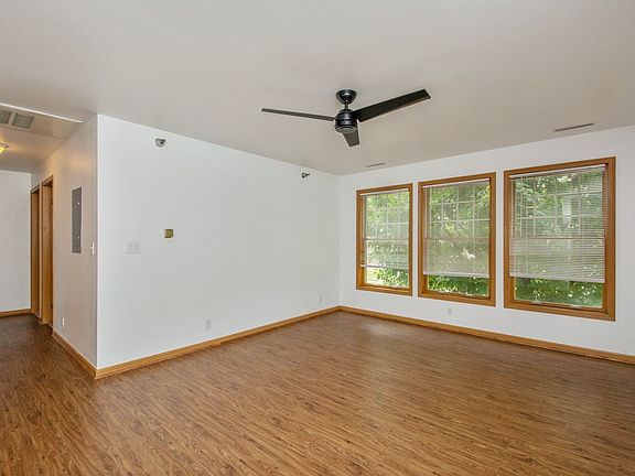 3rd image of 150 Campus Ave Unit 9