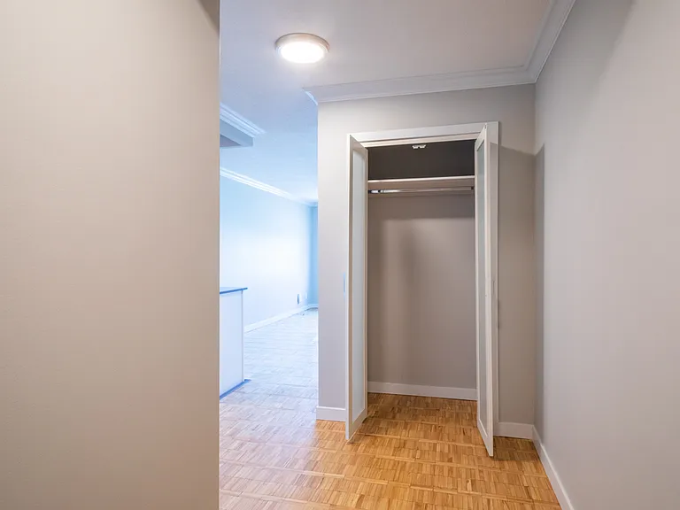 88 Bloor St E — Photo 8