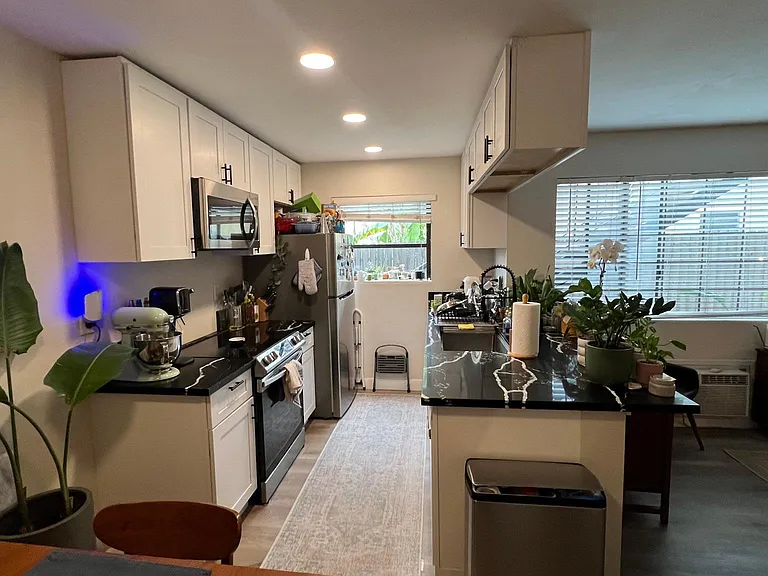 1435 Essex St #1 — Photo 6