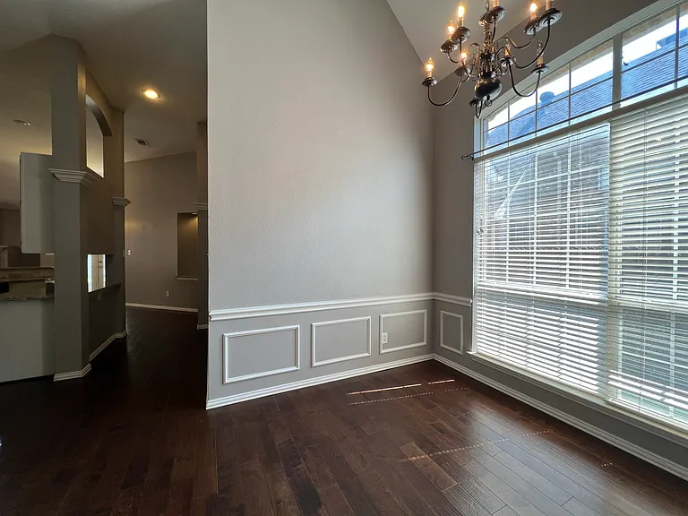 9811 Cliffside Dr — Photo 4