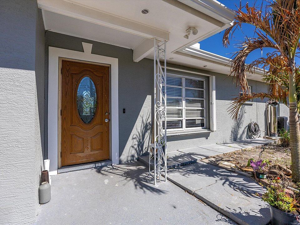 1st image of 403 NE Oleander Avenue