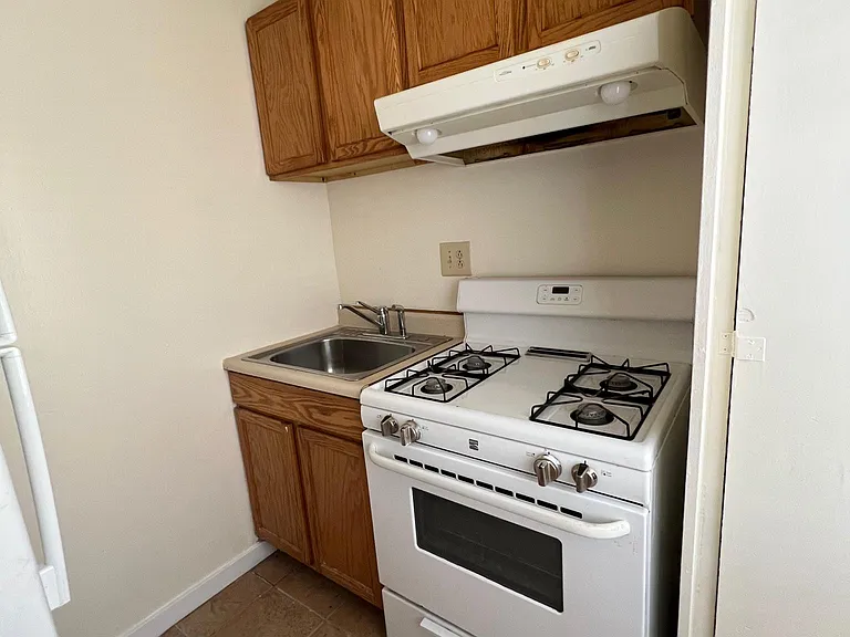 1911B Berkeley Way — Photo 7