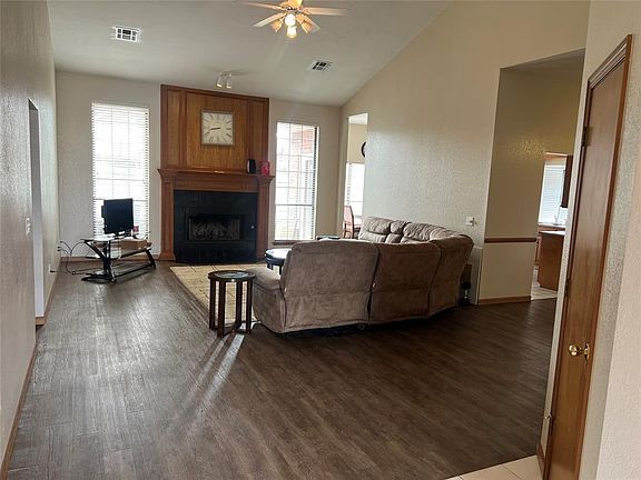 4th image of 4109 W Castlerock Rd