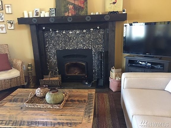 5th image of 102 Village Way #102