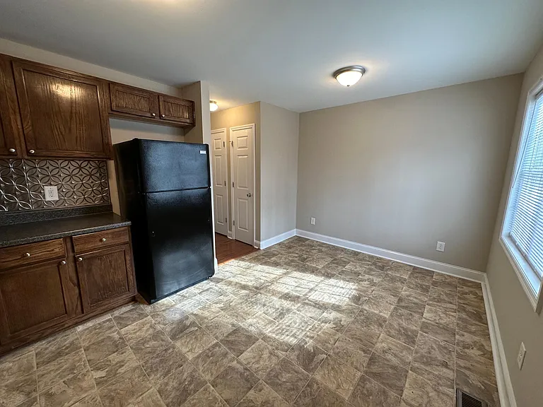 2511 S River Rd — Photo 11