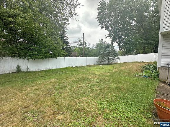 3rd image of 217 Rockland Ave