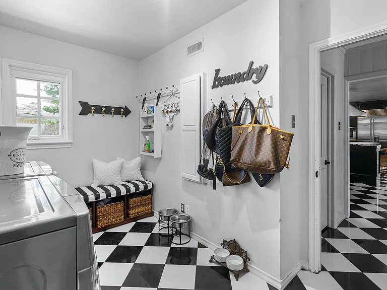 11451 Parkchester Dr — Photo 17