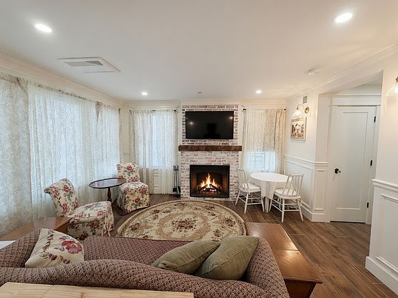 3rd image of 375 Blumel Rd