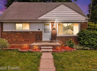 25074 Waldorf St, Roseville, MI 48066