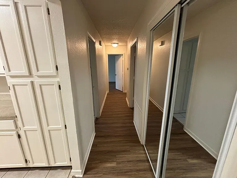 2514 Livingston Ln — Photo 18